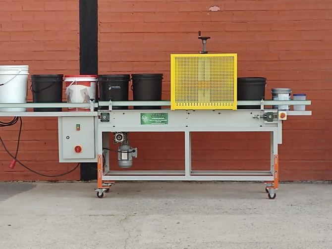 FECHADORA DE BALDES PLÁSTICOS